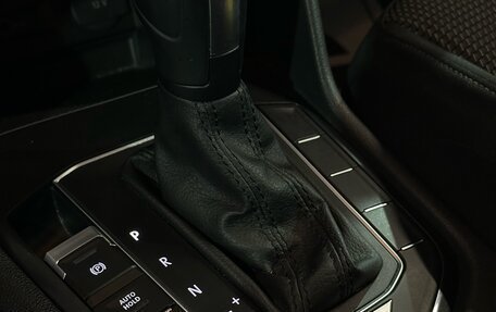 Volkswagen Tiguan II, 2019 год, 2 557 000 рублей, 19 фотография