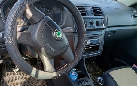Skoda Fabia II, 2011 год, 450 000 рублей, 2 фотография