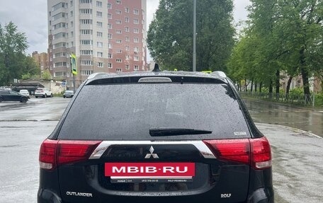 Mitsubishi Outlander III рестайлинг 3, 2020 год, 2 105 000 рублей, 4 фотография
