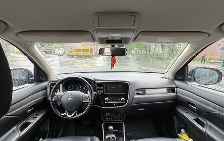 Mitsubishi Outlander III рестайлинг 3, 2020 год, 2 105 000 рублей, 10 фотография
