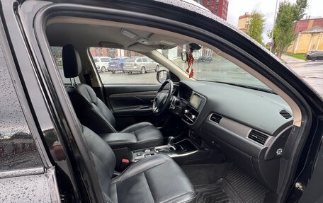 Mitsubishi Outlander III рестайлинг 3, 2020 год, 2 105 000 рублей, 9 фотография