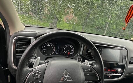 Mitsubishi Outlander III рестайлинг 3, 2020 год, 2 105 000 рублей, 11 фотография