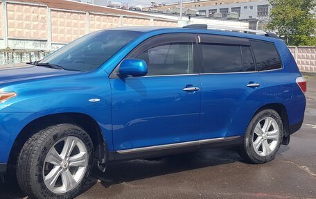 Toyota Highlander III, 2011 год, 1 700 000 рублей, 2 фотография