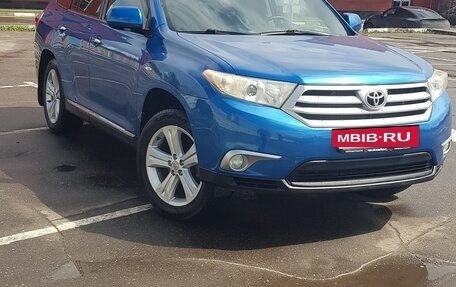 Toyota Highlander III, 2011 год, 1 700 000 рублей, 4 фотография
