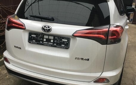 Toyota RAV4, 2018 год, 2 800 000 рублей, 4 фотография