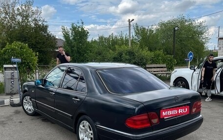 Mercedes-Benz E-Класс, 2000 год, 325 000 рублей, 4 фотография