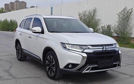 Mitsubishi Outlander III рестайлинг 3, 2021 год, 1 772 442 рублей, 2 фотография