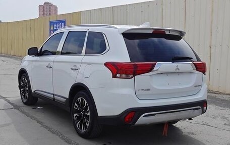 Mitsubishi Outlander III рестайлинг 3, 2021 год, 1 772 442 рублей, 6 фотография