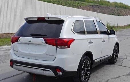 Mitsubishi Outlander III рестайлинг 3, 2021 год, 1 772 442 рублей, 4 фотография