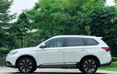 Mitsubishi Outlander III рестайлинг 3, 2021 год, 1 771 442 рублей, 5 фотография