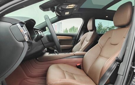 Volvo S90 II рестайлинг, 2022 год, 3 100 000 рублей, 10 фотография