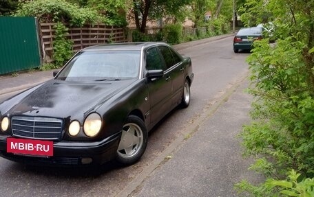 Mercedes-Benz E-Класс, 1995 год, 225 000 рублей, 4 фотография