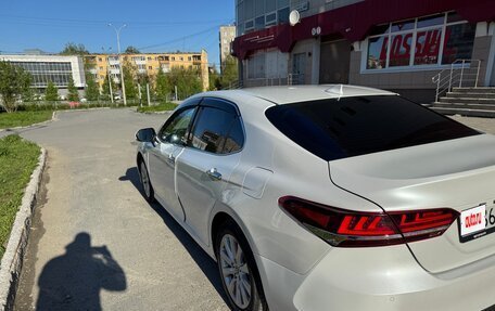 Toyota Camry, 2018 год, 2 650 000 рублей, 6 фотография
