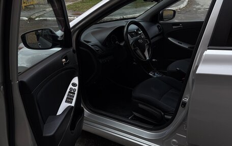 Hyundai Solaris II рестайлинг, 2012 год, 900 000 рублей, 10 фотография