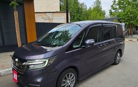Honda Stepwgn IV, 2017 год, 2 450 000 рублей, 2 фотография