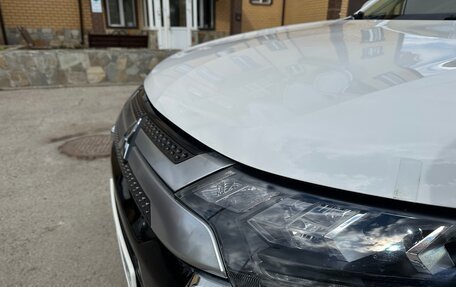 Mitsubishi Outlander III рестайлинг 3, 2019 год, 2 450 000 рублей, 11 фотография