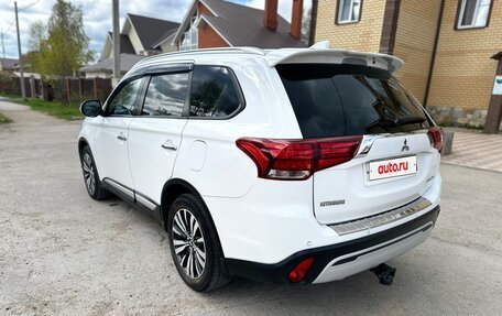Mitsubishi Outlander III рестайлинг 3, 2019 год, 2 450 000 рублей, 8 фотография