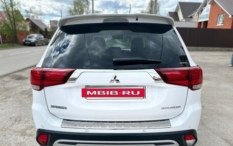 Mitsubishi Outlander III рестайлинг 3, 2019 год, 2 450 000 рублей, 7 фотография