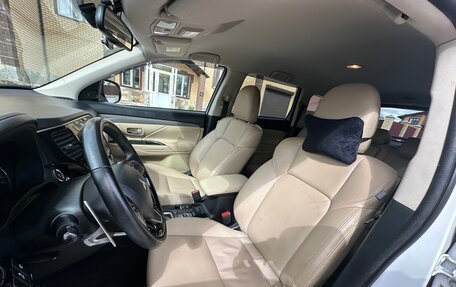 Mitsubishi Outlander III рестайлинг 3, 2019 год, 2 450 000 рублей, 25 фотография