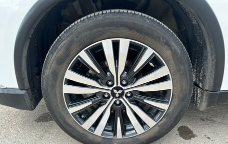 Mitsubishi Outlander III рестайлинг 3, 2019 год, 2 450 000 рублей, 17 фотография