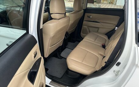 Mitsubishi Outlander III рестайлинг 3, 2019 год, 2 450 000 рублей, 27 фотография