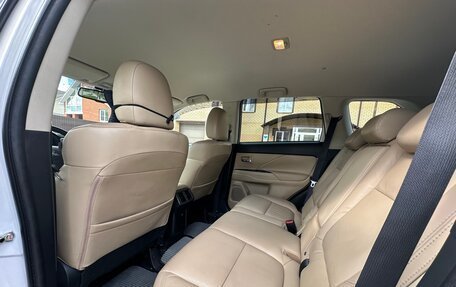 Mitsubishi Outlander III рестайлинг 3, 2019 год, 2 450 000 рублей, 26 фотография