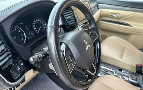 Mitsubishi Outlander III рестайлинг 3, 2019 год, 2 450 000 рублей, 29 фотография