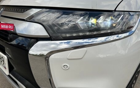 Mitsubishi Outlander III рестайлинг 3, 2019 год, 2 450 000 рублей, 19 фотография