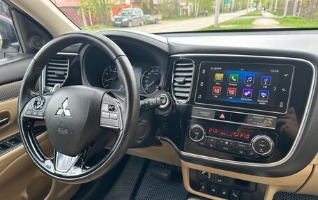 Mitsubishi Outlander III рестайлинг 3, 2019 год, 2 450 000 рублей, 33 фотография