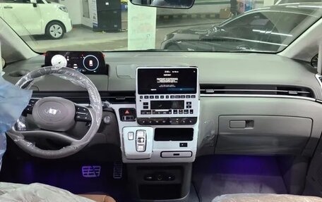Hyundai Staria, 2022 год, 3 330 000 рублей, 5 фотография