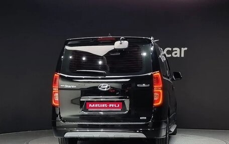 Hyundai Grand Starex Grand Starex I рестайлинг 2, 2019 год, 3 545 000 рублей, 4 фотография
