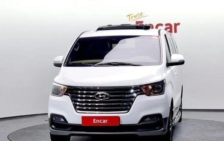 Hyundai Grand Starex Grand Starex I рестайлинг 2, 2019 год, 2 988 000 рублей, 3 фотография