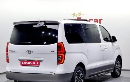 Hyundai Grand Starex Grand Starex I рестайлинг 2, 2019 год, 2 988 000 рублей, 2 фотография