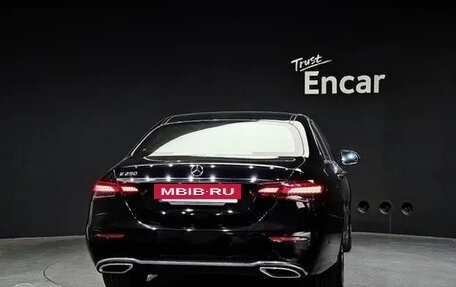 Mercedes-Benz E-Класс, 2021 год, 2 850 000 рублей, 4 фотография