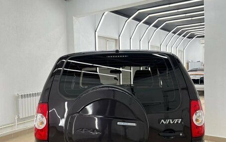 Chevrolet Niva I рестайлинг, 2015 год, 749 000 рублей, 5 фотография