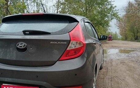 Hyundai Solaris II рестайлинг, 2012 год, 750 000 рублей, 5 фотография