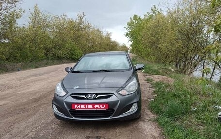 Hyundai Solaris II рестайлинг, 2012 год, 750 000 рублей, 3 фотография