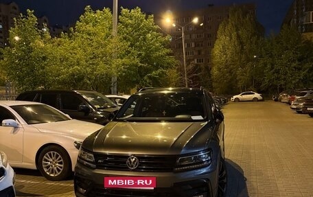 Volkswagen Tiguan II, 2019 год, 2 950 000 рублей, 2 фотография