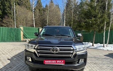 Toyota Land Cruiser 200, 2018 год, 6 700 000 рублей, 3 фотография