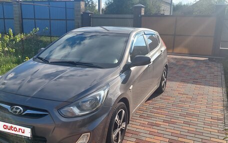 Hyundai Solaris II рестайлинг, 2011 год, 848 000 рублей, 2 фотография