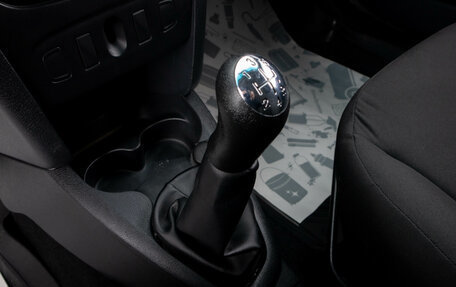 Renault Logan II, 2019 год, 749 000 рублей, 15 фотография