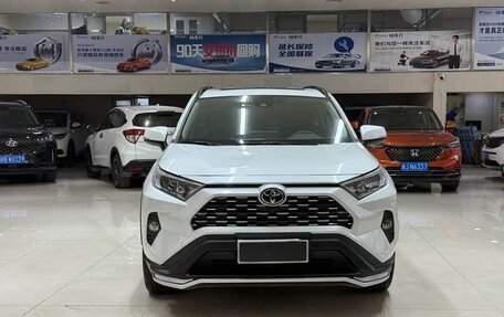 Toyota RAV4, 2022 год, 2 650 000 рублей, 2 фотография