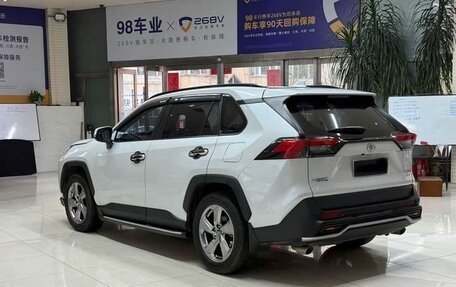 Toyota RAV4, 2022 год, 2 650 000 рублей, 7 фотография