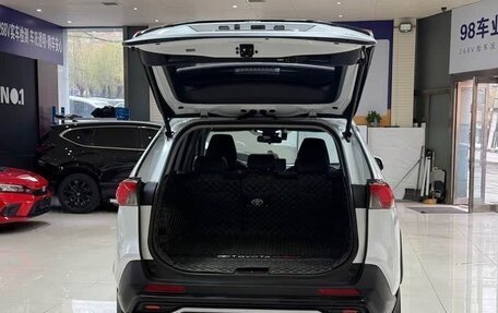 Toyota RAV4, 2022 год, 2 650 000 рублей, 12 фотография