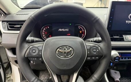 Toyota RAV4, 2022 год, 2 650 000 рублей, 10 фотография