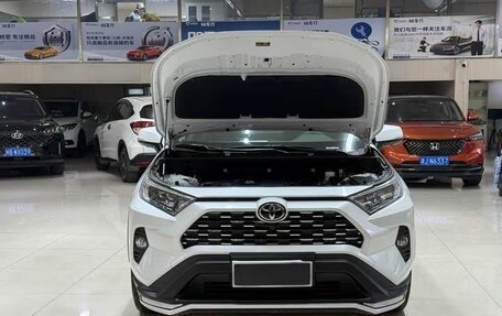 Toyota RAV4, 2022 год, 2 650 000 рублей, 3 фотография
