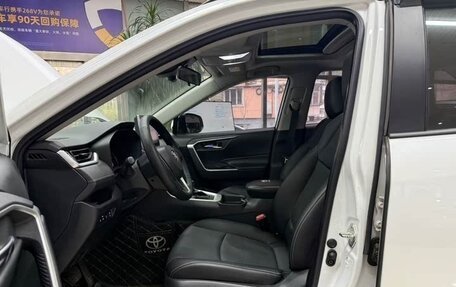 Toyota RAV4, 2022 год, 2 650 000 рублей, 8 фотография