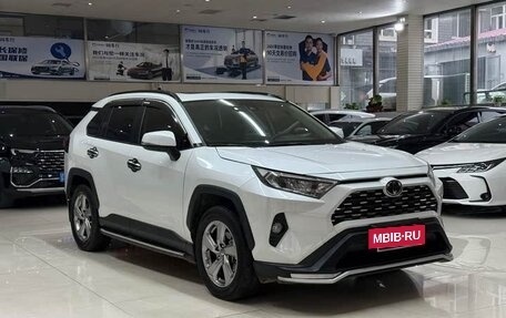 Toyota RAV4, 2022 год, 2 650 000 рублей, 4 фотография