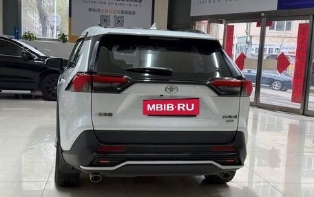 Toyota RAV4, 2022 год, 2 650 000 рублей, 6 фотография