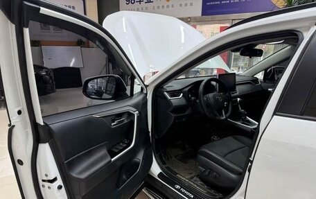 Toyota RAV4, 2022 год, 2 650 000 рублей, 14 фотография
